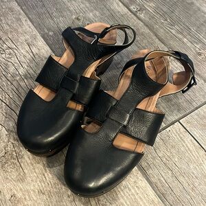Elegant Black Leather Women's Sandals